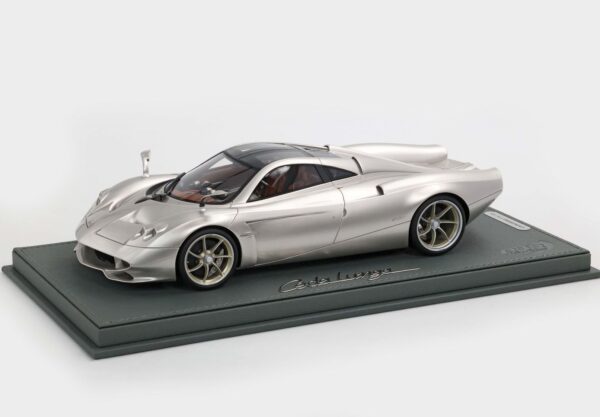 BBR 1:18 Pagani Huayra Codalunga Porsche Gold Bronze Metallic (P18228D-VET) Limited Edition Resin Model with Showcase 11 BBR 1:18 Pagani Huayra Codalunga Porsche Gold Bronze Metallic (P18228D-VET) Limited Edition Resin Model with Showcase