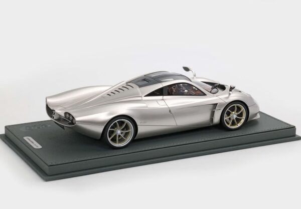 BBR 1:18 Pagani Huayra Codalunga Porsche Gold Bronze Metallic (P18228D-VET) Limited Edition Resin Model with Showcase 12 BBR 1:18 Pagani Huayra Codalunga Porsche Gold Bronze Metallic (P18228D-VET) Limited Edition Resin Model with Showcase