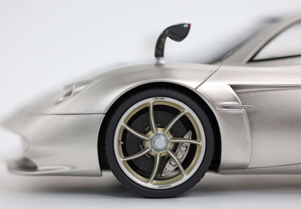 BBR 1:18 Pagani Huayra Codalunga Porsche Gold Bronze Metallic (P18228D-VET) Limited Edition Resin Model with Showcase 16 BBR 1:18 Pagani Huayra Codalunga Porsche Gold Bronze Metallic (P18228D-VET) Limited Edition Resin Model with Showcase