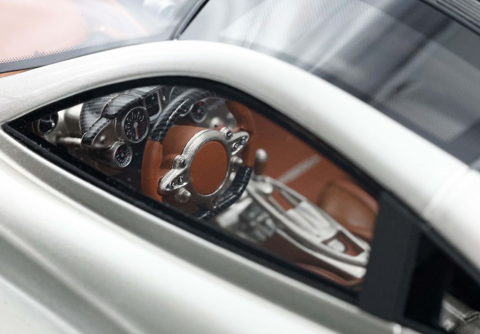 BBR 1:18 Pagani Huayra Codalunga Porsche Gold Bronze Metallic (P18228D-VET) Limited Edition Resin Model with Showcase 4 BBR 1:18 Pagani Huayra Codalunga Porsche Gold Bronze Metallic (P18228D-VET) Limited Edition Resin Model with Showcase - Image 4