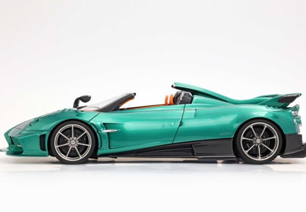 BBR 1:18 Pagani Imola Roadster Verde Rio (P18250A-VET) Limited Edition Resin Model with Showcase 19 BBR 1:18 Pagani Imola Roadster Verde Rio (P18250A-VET) Limited Edition Resin Model with Showcase