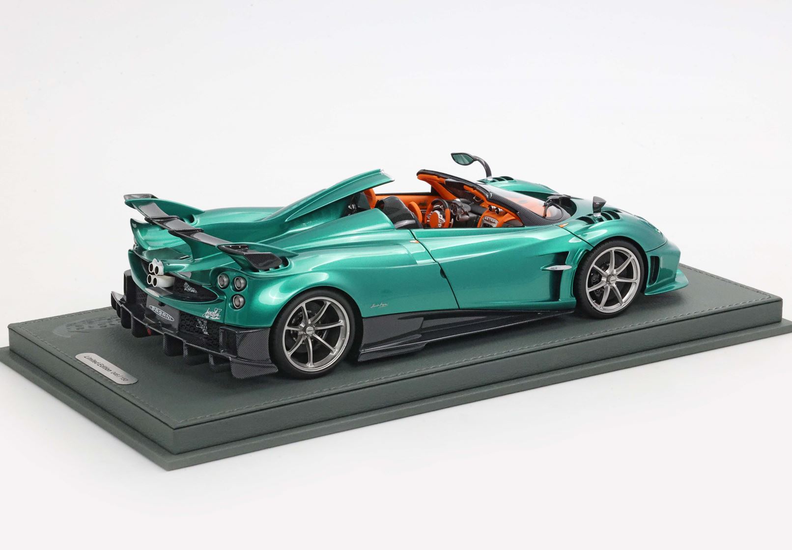 BBR 1:18 Pagani Imola Roadster Verde Rio (P18250A-VET) Limited Edition Resin Model with Showcase 3 BBR 1:18 Pagani Imola Roadster Verde Rio (P18250A-VET) Limited Edition Resin Model with Showcase - Image 3