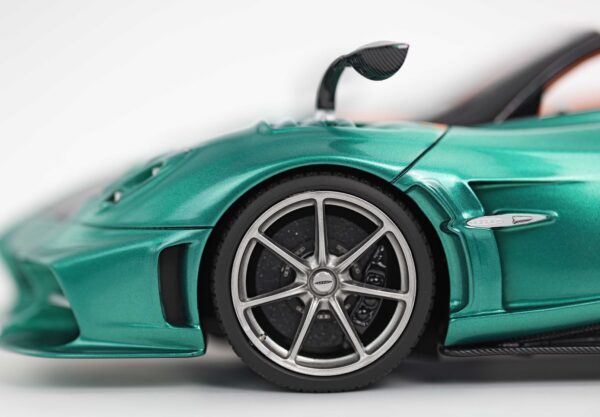 BBR 1:18 Pagani Imola Roadster Verde Rio (P18250A-VET) Limited Edition Resin Model with Showcase 16 BBR 1:18 Pagani Imola Roadster Verde Rio (P18250A-VET) Limited Edition Resin Model with Showcase