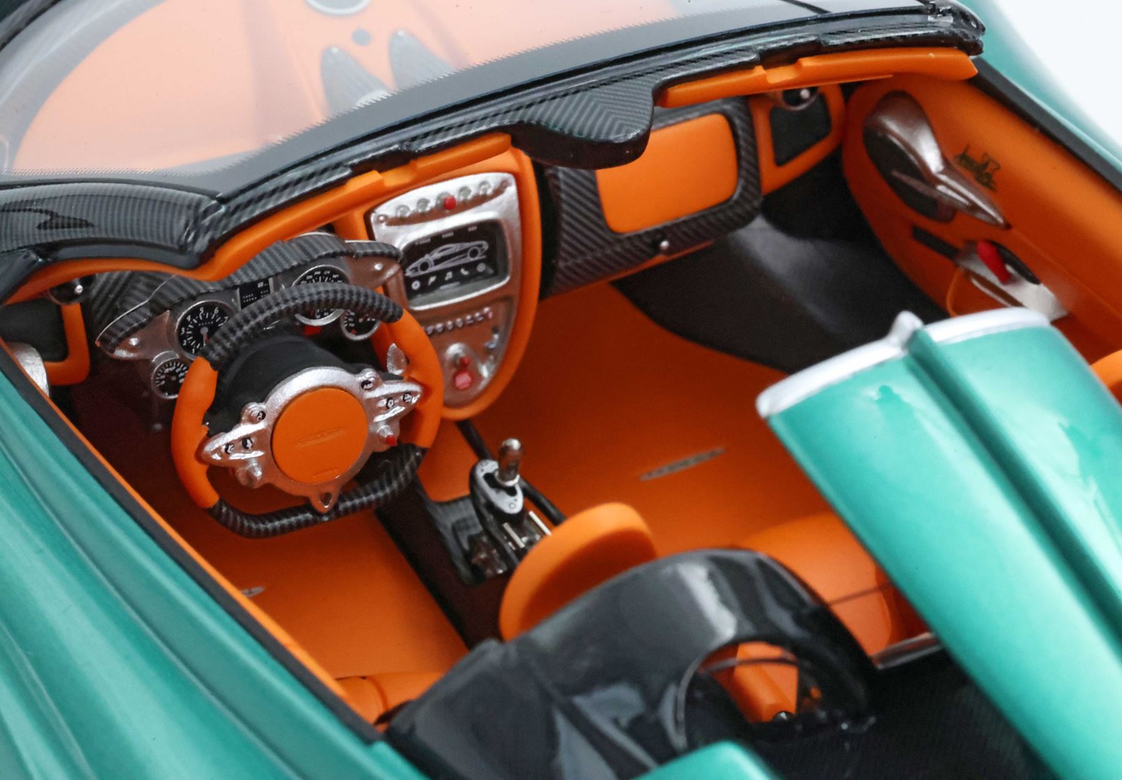 BBR 1:18 Pagani Imola Roadster Verde Rio (P18250A-VET) Limited Edition Resin Model with Showcase 4 BBR 1:18 Pagani Imola Roadster Verde Rio (P18250A-VET) Limited Edition Resin Model with Showcase - Image 4