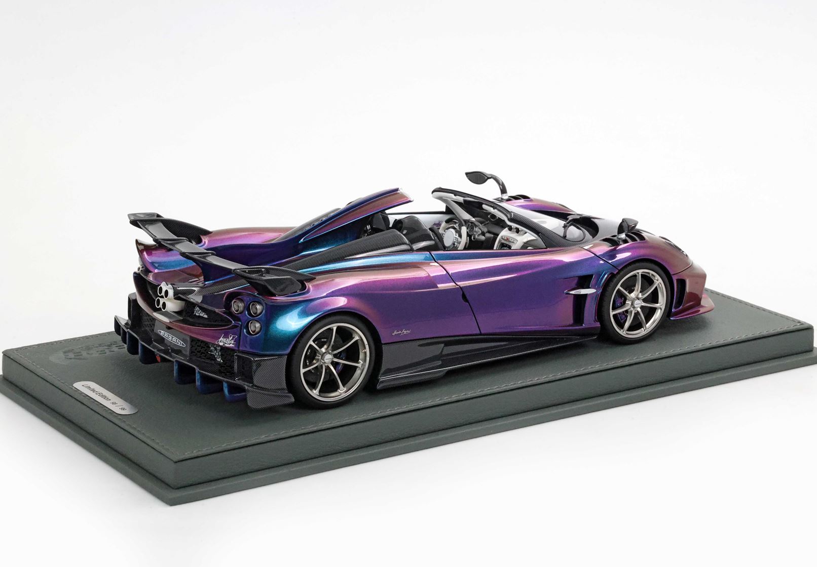 BBR 1:18 Pagani Imola Roadster Chameleon (P18250C) Limited Edition Resin Model 2 BBR 1:18 Pagani Imola Roadster Chameleon (P18250C) Limited Edition Resin Model - Image 2