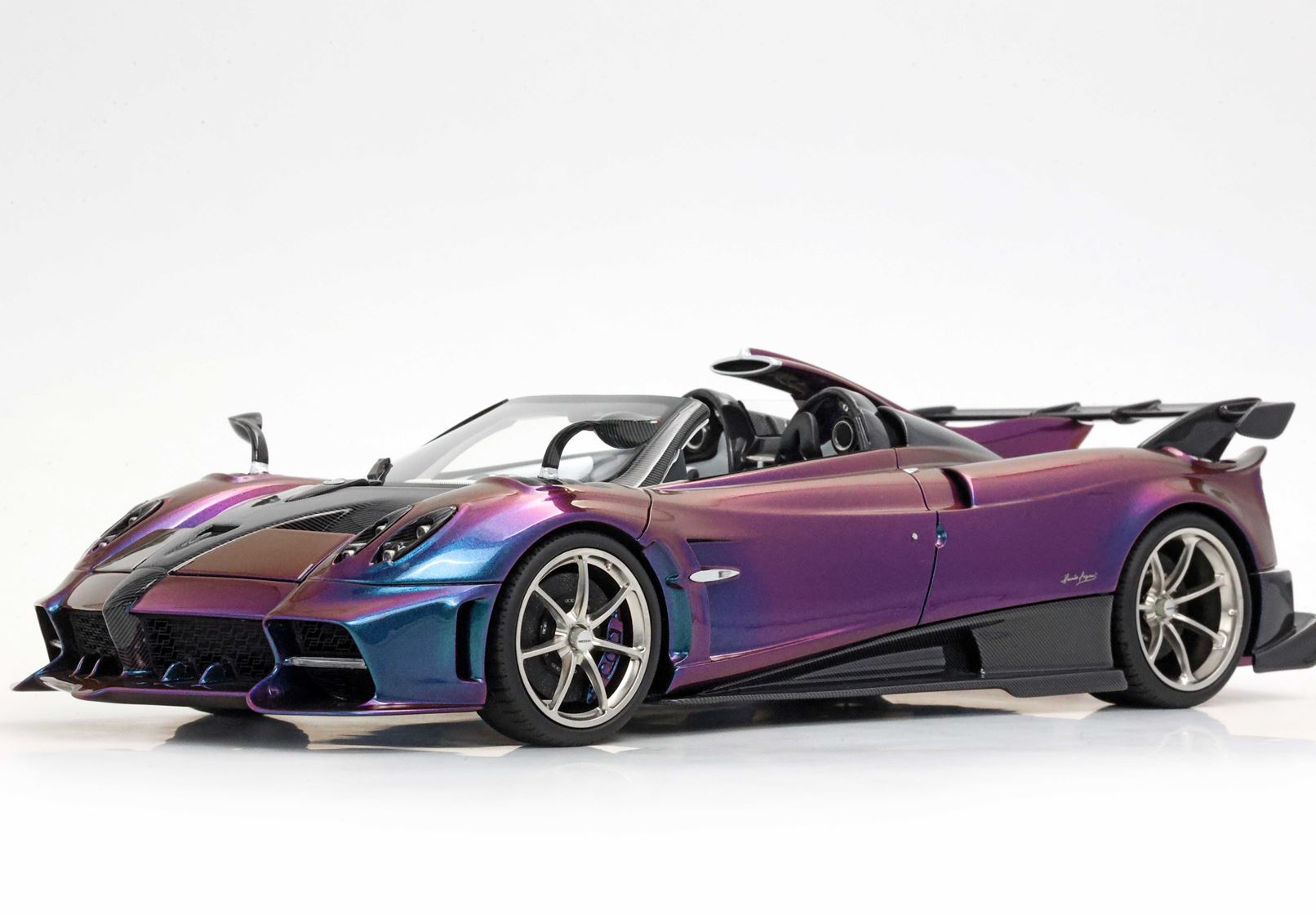 BBR 1:18 Pagani Imola Roadster Chameleon (P18250C) Limited Edition Resin Model 3 BBR 1:18 Pagani Imola Roadster Chameleon (P18250C) Limited Edition Resin Model - Image 3