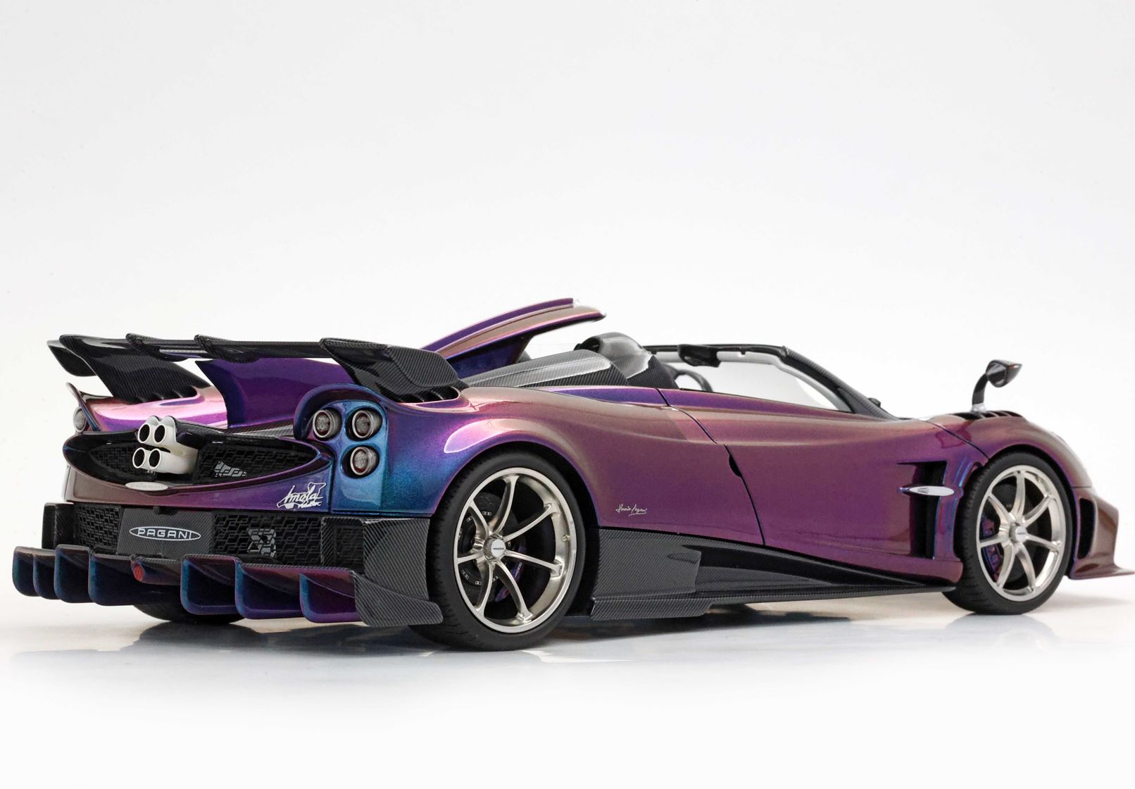BBR 1:18 Pagani Imola Roadster Chameleon (P18250C) Limited Edition Resin Model 4 BBR 1:18 Pagani Imola Roadster Chameleon (P18250C) Limited Edition Resin Model - Image 4