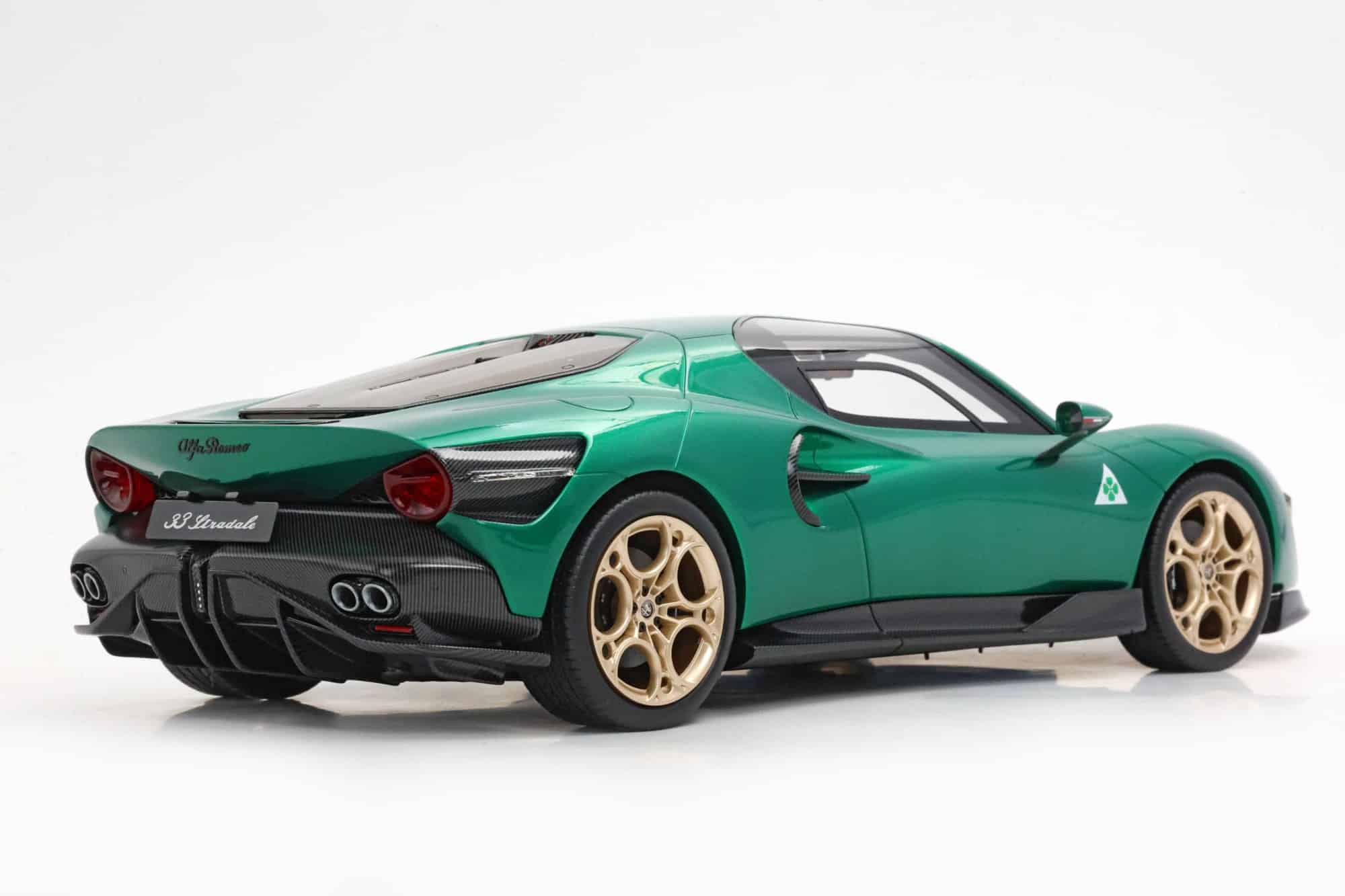 BBR - 1:18 Alfa Romeo 33 Stradale Verde Montreal Green - Limited