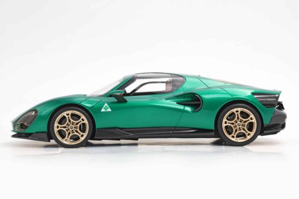 BBR - 1:18 Alfa Romeo 33 Stradale Verde Montreal Green - Limited Edition Resin Model with Showcase 14 BBR - 1:18 Alfa Romeo 33 Stradale Verde Montreal Green - Limited Edition Resin Model with Showcase