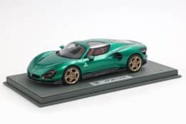 BBR - 1:18 Alfa Romeo 33 Stradale Verde Montreal Green - Limited Edition Resin Model with Showcase