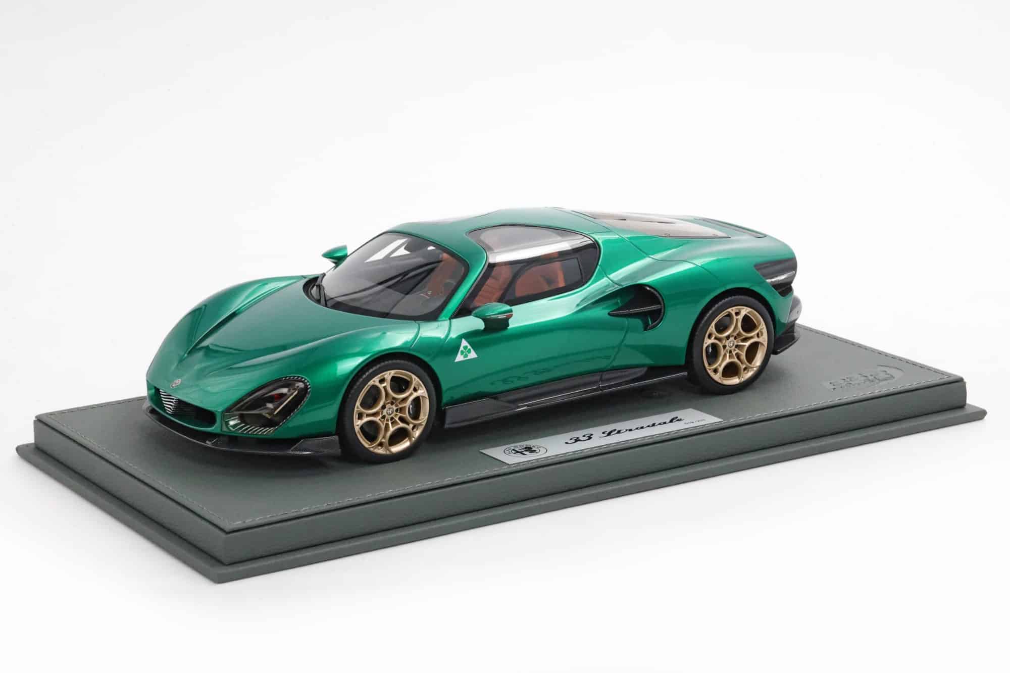 BBR - 1:18 Alfa Romeo 33 Stradale Verde Montreal Green - Limited Edition Resin Model with Showcase 3 BBR - 1:18 Alfa Romeo 33 Stradale Verde Montreal Green - Limited Edition Resin Model with Showcase