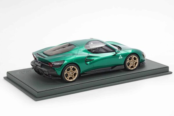 BBR - 1:18 Alfa Romeo 33 Stradale Verde Montreal Green - Limited Edition Resin Model with Showcase 13 BBR - 1:18 Alfa Romeo 33 Stradale Verde Montreal Green - Limited Edition Resin Model with Showcase