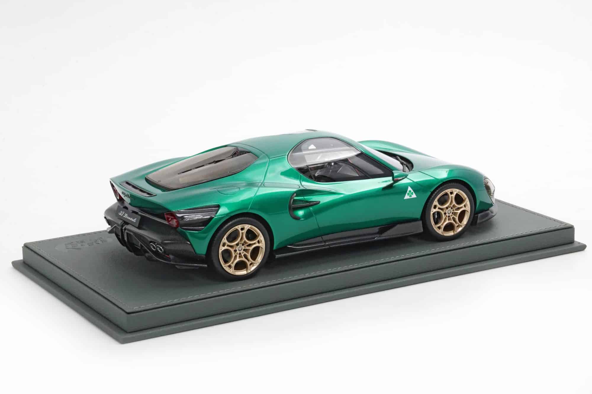 BBR - 1:18 Alfa Romeo 33 Stradale Verde Montreal Green - Limited Edition Resin Model with Showcase 4 BBR - 1:18 Alfa Romeo 33 Stradale Verde Montreal Green - Limited Edition Resin Model with Showcase