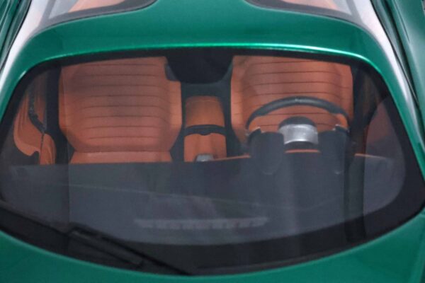 BBR - 1:18 Alfa Romeo 33 Stradale Verde Montreal Green - Limited Edition Resin Model with Showcase 15 BBR - 1:18 Alfa Romeo 33 Stradale Verde Montreal Green - Limited Edition Resin Model with Showcase