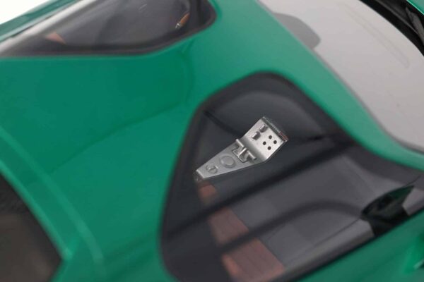 BBR - 1:18 Alfa Romeo 33 Stradale Verde Montreal Green - Limited Edition Resin Model with Showcase 16 BBR - 1:18 Alfa Romeo 33 Stradale Verde Montreal Green - Limited Edition Resin Model with Showcase