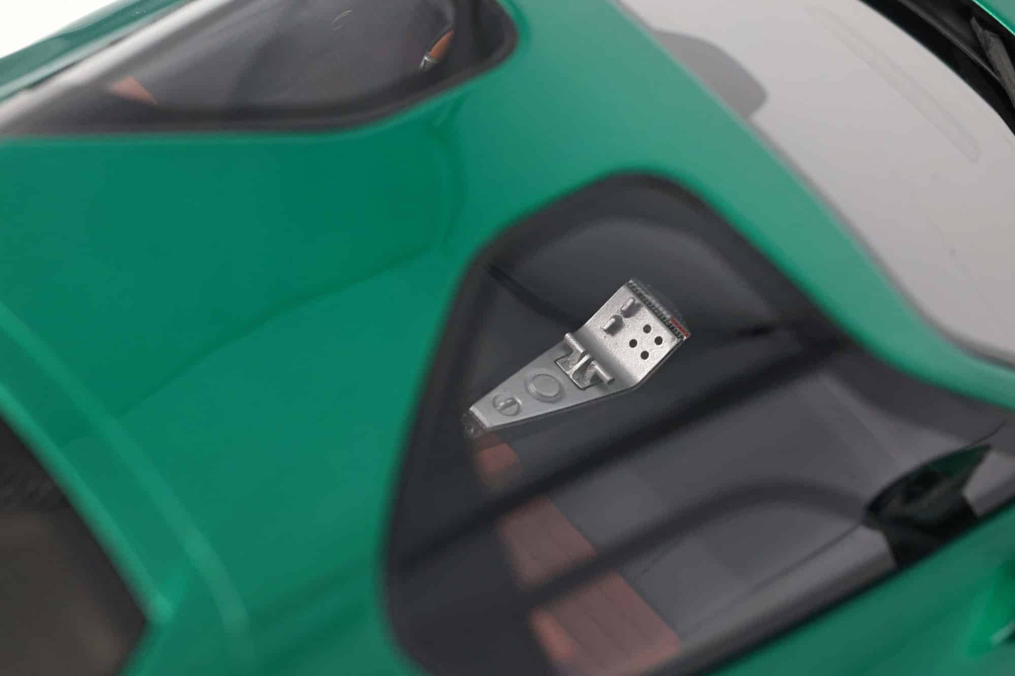 BBR - 1:18 Alfa Romeo 33 Stradale Verde Montreal Green - Limited Edition Resin Model with Showcase 7 BBR - 1:18 Alfa Romeo 33 Stradale Verde Montreal Green - Limited Edition Resin Model with Showcase