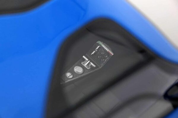 BBR - 1:18 Alfa Romeo 33 Stradale Blue Reale and Black - Limited Edition Resin Model with Showcase 15 BBR - 1:18 Alfa Romeo 33 Stradale Blue Reale and Black - Limited Edition Resin Model with Showcase