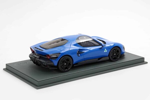 BBR - 1:18 Alfa Romeo 33 Stradale Blue Reale and Black - Limited Edition Resin Model with Showcase 13 BBR - 1:18 Alfa Romeo 33 Stradale Blue Reale and Black - Limited Edition Resin Model with Showcase