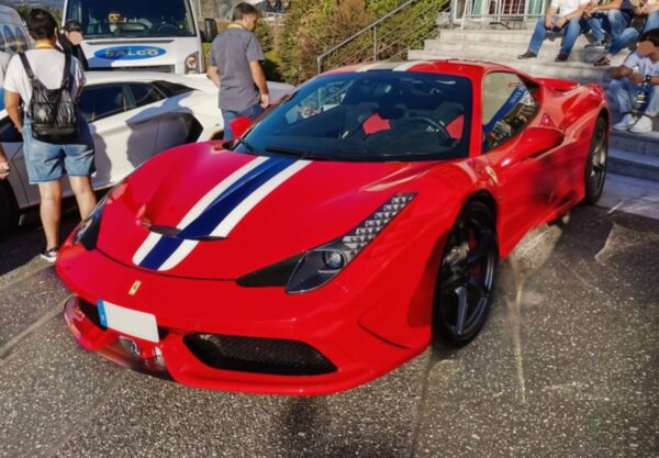 BBR 1:18 Ferrari 458 Speciale Rosso Corsa - White & Blue Stripes (P1868A4) Limited Edition Resin Model (Special Pack)