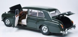Paragon 38217 1:18 Rolls Royce Phantom V Racing Green Diecast Model Car