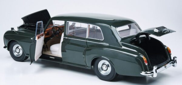 Paragon 38217 1:18 Rolls Royce Phantom V Racing Green Diecast Model Car