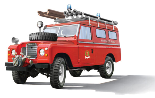 Italeri - 1:24 Land Rover Fire Truck (3660) Model Kit