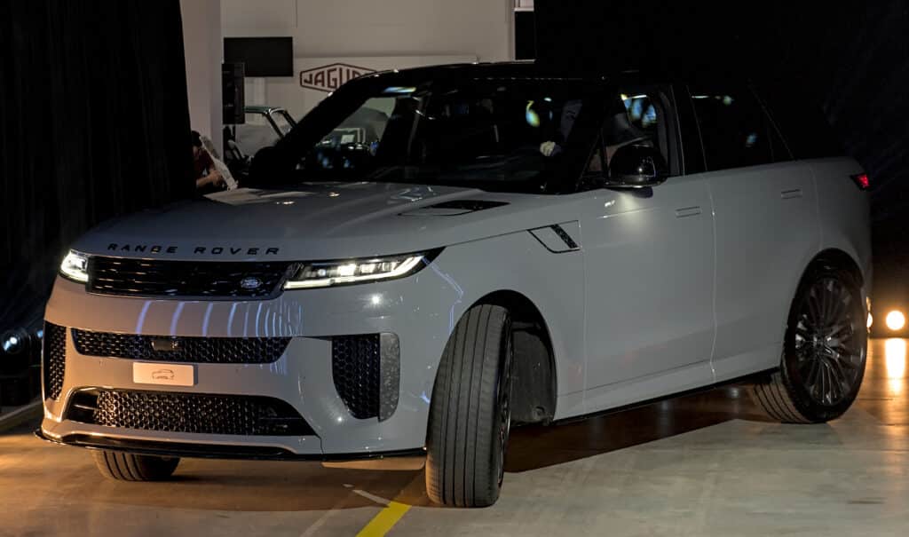 Pre-Oder the GT Spirit – 1:12 Range Rover Sport SV Edition Two Black 2024 – Resin Model