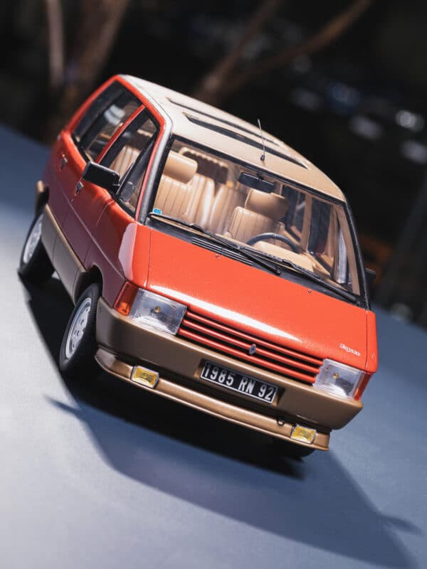 Otto Mobile 1:18 Renault Espace 2000 TSE Red Cornaline 1984 (OT1178) Limited Edition Resin Model 40 Otto Mobile 1:18 Renault Espace 2000 TSE Red Cornaline 1984 (OT1178) Limited Edition Resin Model