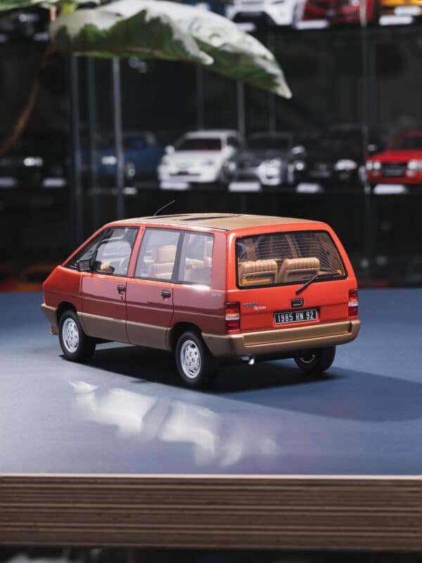 Otto Mobile 1:18 Renault Espace 2000 TSE Red Cornaline 1984 (OT1178) Limited Edition Resin Model 39 Otto Mobile 1:18 Renault Espace 2000 TSE Red Cornaline 1984 (OT1178) Limited Edition Resin Model