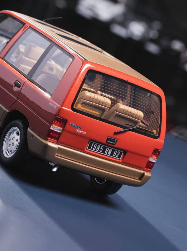 Otto Mobile 1:18 Renault Espace 2000 TSE Red Cornaline 1984 (OT1178) Limited Edition Resin Model 43 Otto Mobile 1:18 Renault Espace 2000 TSE Red Cornaline 1984 (OT1178) Limited Edition Resin Model