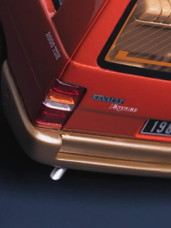 Otto Mobile 1:18 Renault Espace 2000 TSE Red Cornaline 1984 (OT1178) Limited Edition Resin Model 34 Otto Mobile 1:18 Renault Espace 2000 TSE Red Cornaline 1984 (OT1178) Limited Edition Resin Model