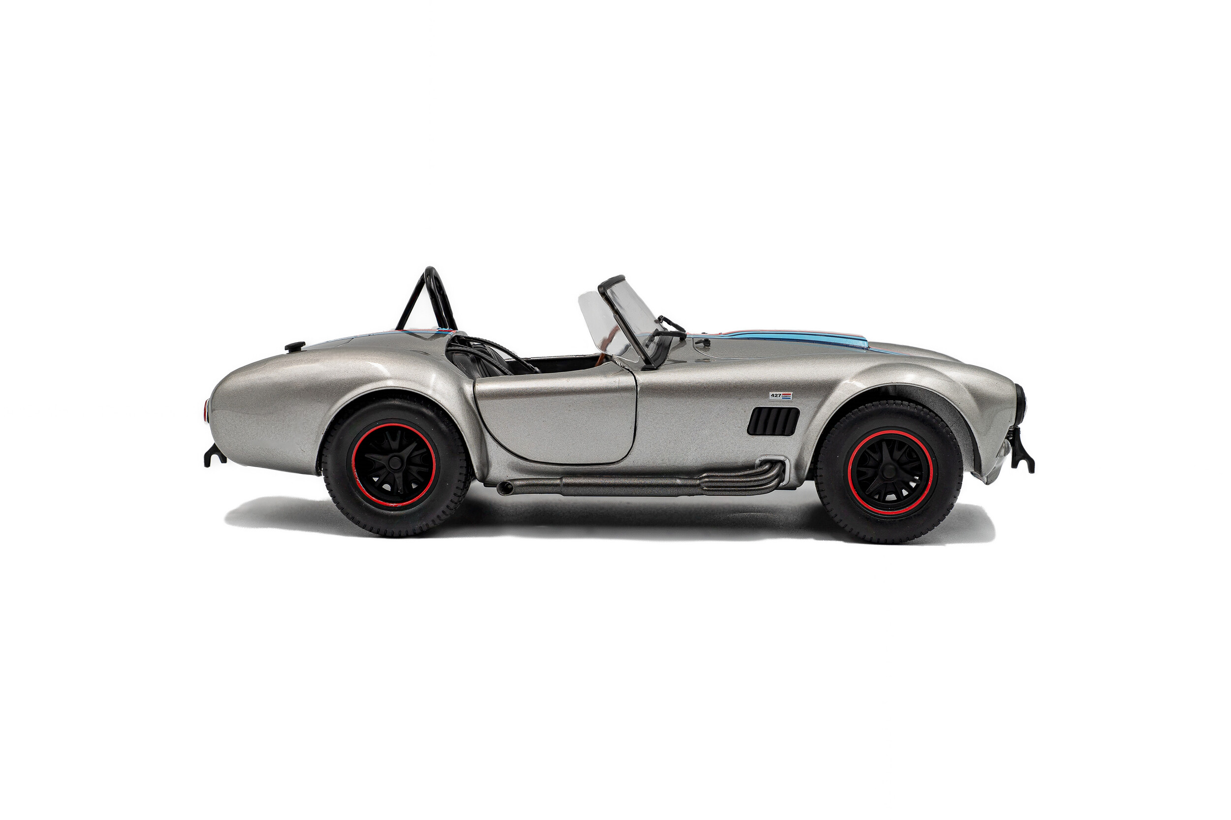 Solido 1:18 Shelby Cobra 427 MKII Solido Works M Racing 1965 Silver (S1804913) Diecast Model 7 Solido 1:18 Shelby Cobra 427 MKII Solido Works M Racing 1965 Silver (S1804913) Diecast Model - Image 7
