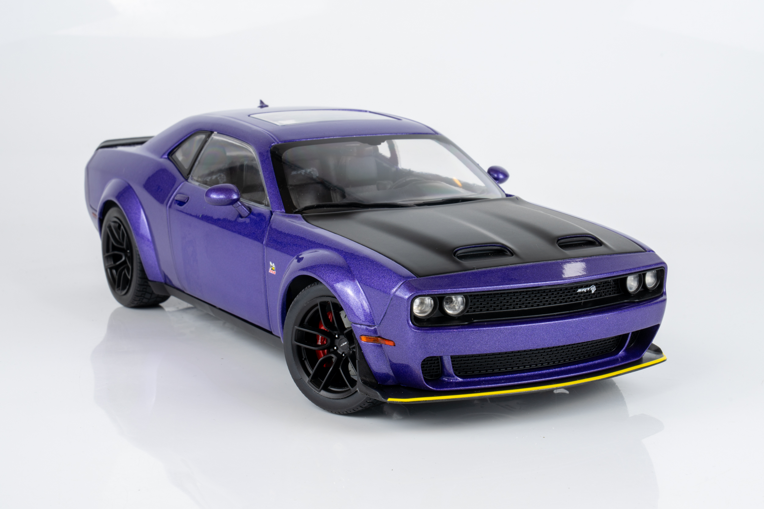 Solido 1:18 Dodge Challenger SRT Hellcat Widebody Purple 2020 (1805714) Diecast Model 5 Solido 1:18 Dodge Challenger SRT Hellcat Widebody Purple 2020 (1805714) Diecast Model - Image 5