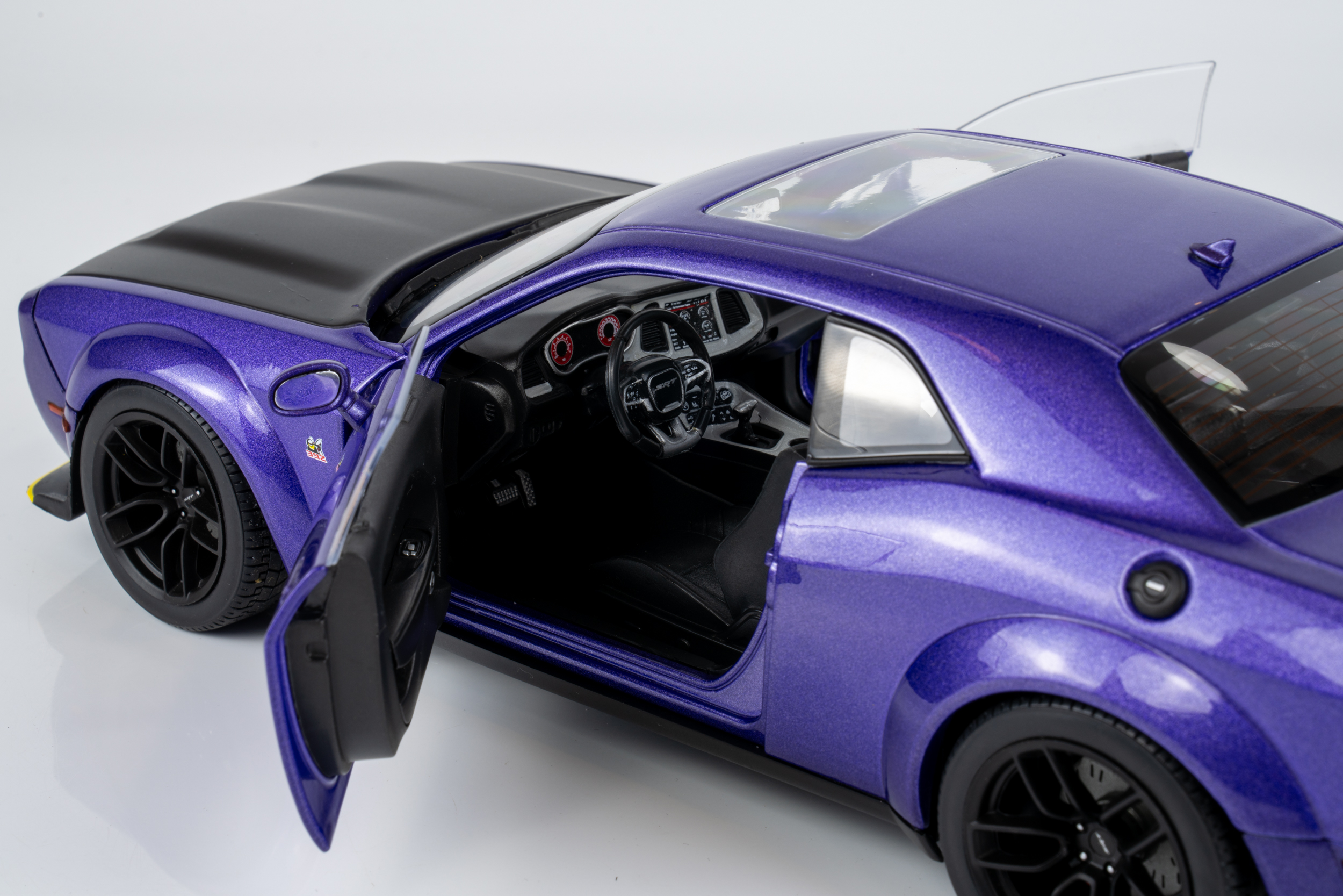 Solido 1:18 Dodge Challenger SRT Hellcat Widebody Purple 2020 (1805714) Diecast Model 4 Solido 1:18 Dodge Challenger SRT Hellcat Widebody Purple 2020 (1805714) Diecast Model - Image 4
