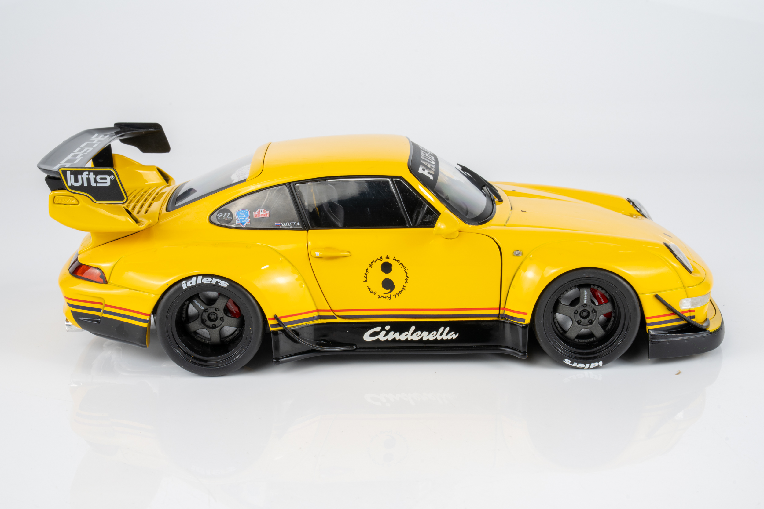 Solido 1:18 Porsche 911 (993) RWB Cinderella 2020 Yellow (S1808507) Diecast Model 8 Solido 1:18 Porsche 911 (993) RWB Cinderella 2020 Yellow (S1808507) Diecast Model - Image 8