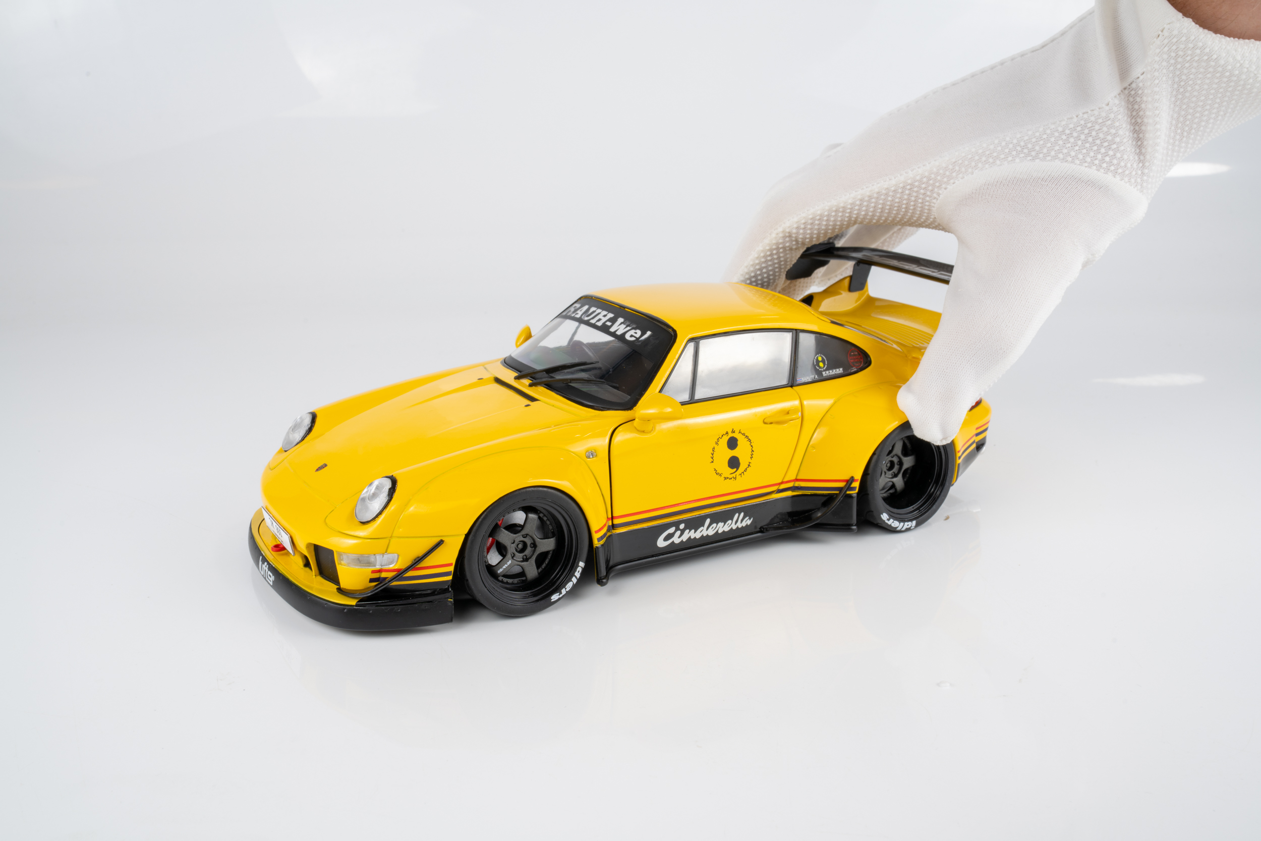 Solido 1:18 Porsche 911 (993) RWB Cinderella 2020 Yellow (S1808507) Diecast Model 3 Solido 1:18 Porsche 911 (993) RWB Cinderella 2020 Yellow (S1808507) Diecast Model - Image 3