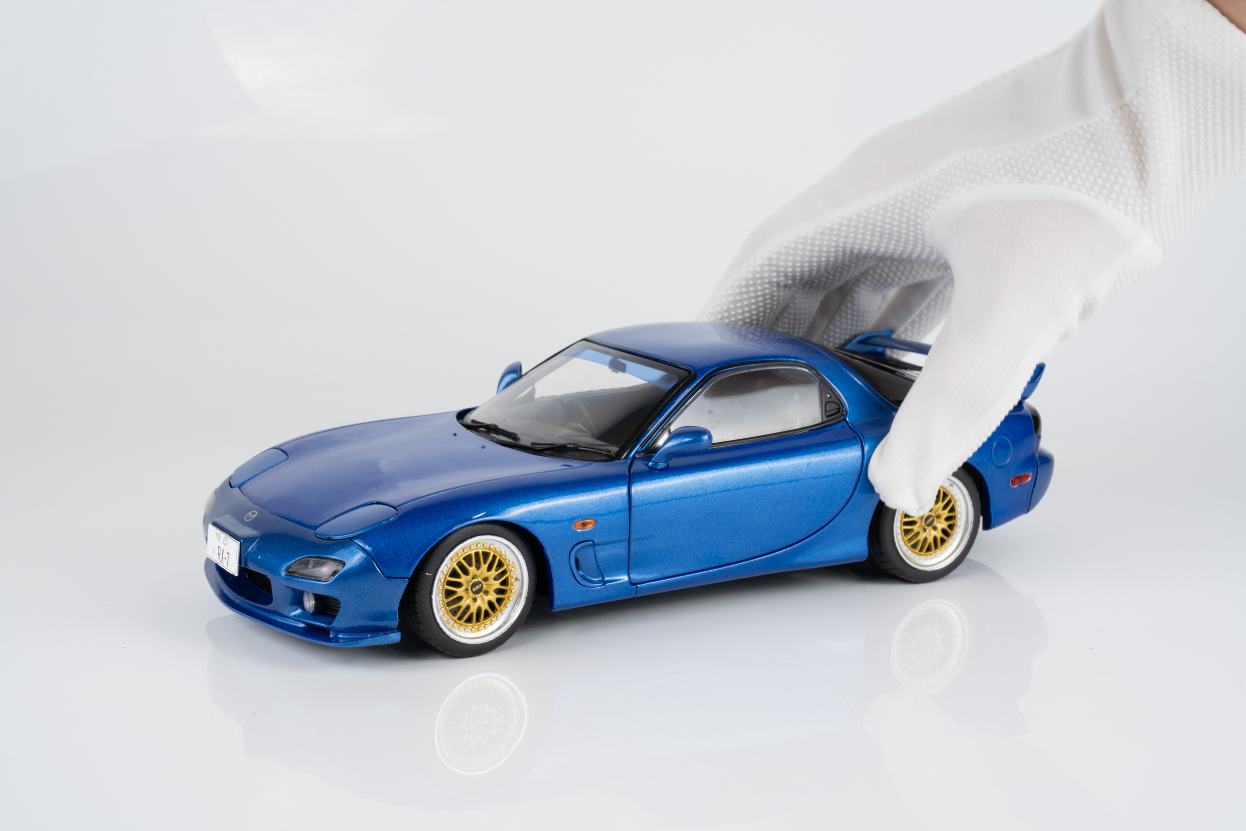 Solido 1:18 Mazda RX7 FD3RS Innocent Blue Mica 1999 (S1810611) Diecast Model 3 Solido 1:18 Mazda RX7 FD3RS Innocent Blue Mica 1999 (S1810611) Diecast Model - Image 3