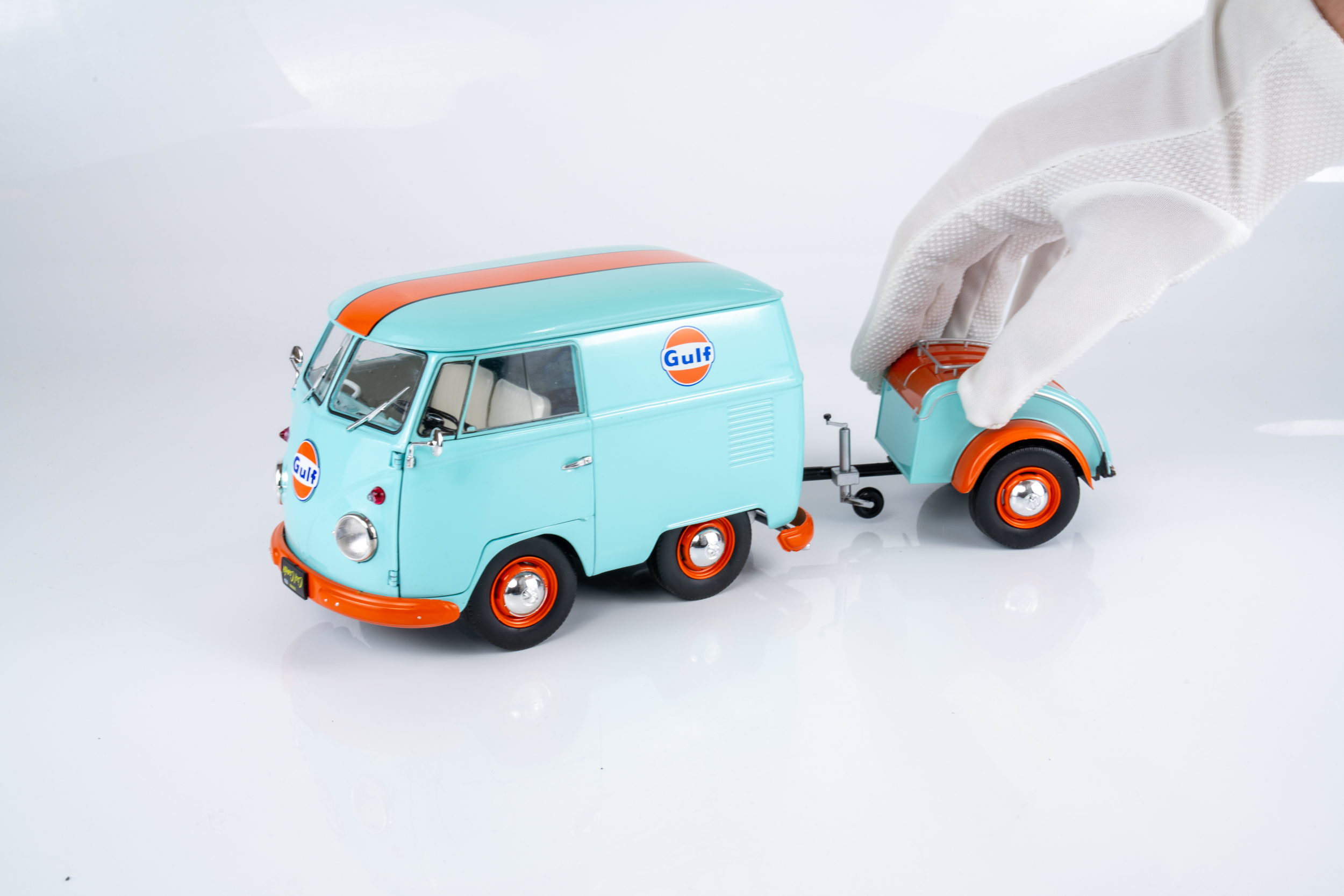 Solido 1:18 Volkswagen T1 Kool Kombi Gulf Livery 2024 (S1810908) Diecast Model 2 Solido 1:18 Volkswagen T1 Kool Kombi Gulf Livery 2024 (S1810908) Diecast Model - Image 2
