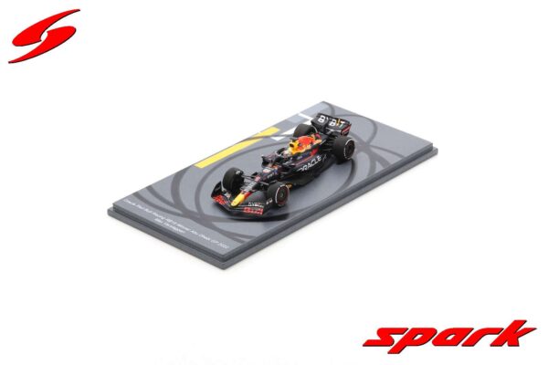 spark - 1:43 red bull rb18 #1 max verstappen vincitore abu dhabi 2022 (base speciale con segni di pneumatici)