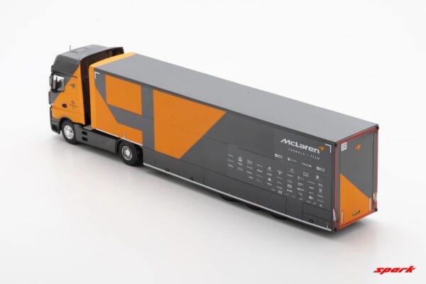 Spark - 1:43 Mercedes Actros F1 Team Transporter McLaren - Resin Model 8 Spark - 1:43 Mercedes Actros F1 Team Transporter McLaren - Resin Model