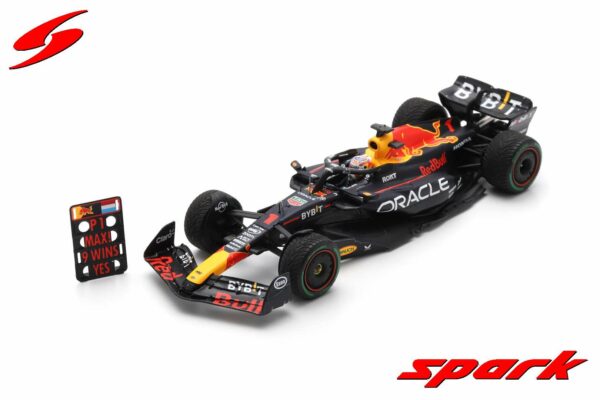 Spark - 1:43 Oracle Red Bull Racing RB19 #1 Winner Dutch GP 2023 Max Verstappen w/Pit Board