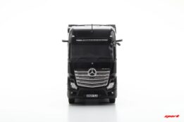 Spark - 1:43 Mercedes Actros F1 Team Transporter Mercedes-AMG Petronas 2024 - Resin Model