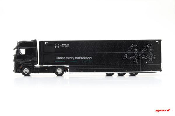 Spark - 1:43 Mercedes Actros F1 Team Transporter Mercedes-AMG Petronas 2024 - Resin Model 16 Spark - 1:43 Mercedes Actros F1 Team Transporter Mercedes-AMG Petronas 2024 - Resin Model