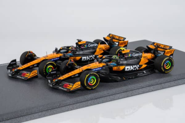 Spark 1:43 McLaren MCL39 F1 Constructors' Champions 2025 Lando Norris, Oscar Piastri 2-Car Set (S9590) Resin Model with Pitboard 11 Spark 1:43 McLaren MCL39 F1 Constructors' Champions 2025 Lando Norris, Oscar Piastri 2-Car Set (S9590) Resin Model with Pitboard