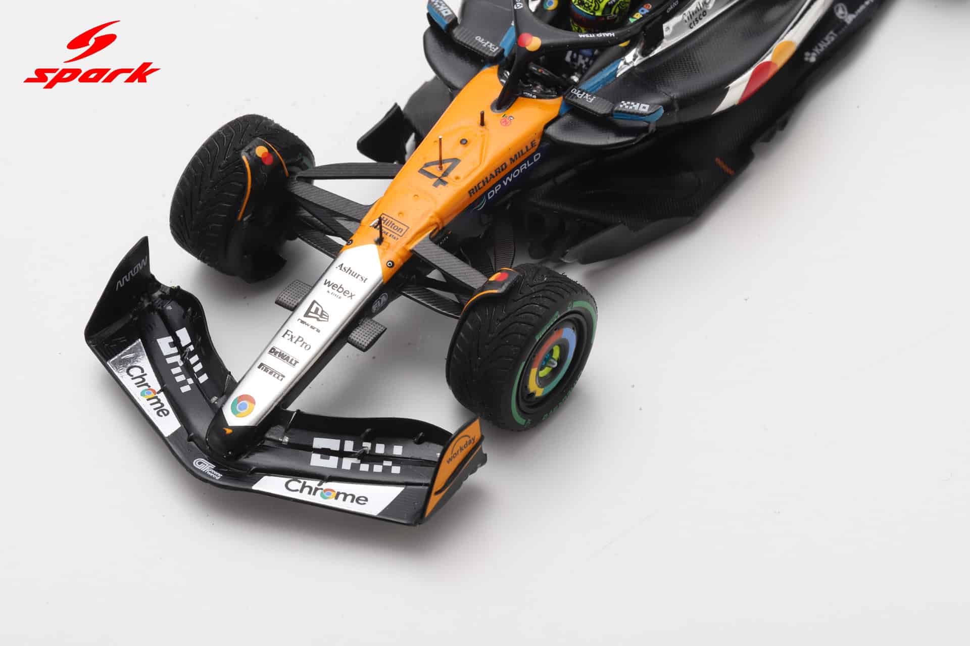 Spark 1:43 McLaren MCL39 No.4 Lando Norris Winner British GP 2025 with Pitboard (S9596) Resin Model 9 Spark 1:43 McLaren MCL39 No.4 Lando Norris Winner British GP 2025 with Pitboard (S9596) Resin Model - Image 9