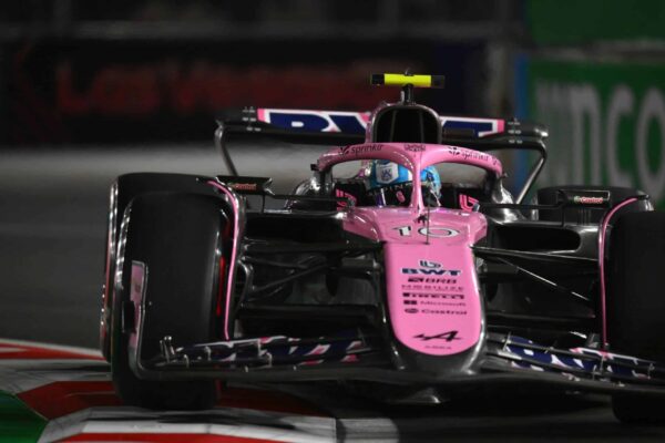 Spark - 1:43 BWT Alpine Formula One Team A525 No.10 Las Vegas GP 2025 Pierre Gasly (with pit board) - Resin Model