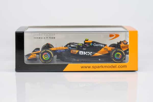 Spark 1:43 McLaren MCL39 No.4 Lando Norris Winner Brazilian GP 2025 (S9675) Resin Model with Pitboard 7 Spark 1:43 McLaren MCL39 No.4 Lando Norris Winner Brazilian GP 2025 (S9675) Resin Model with Pitboard