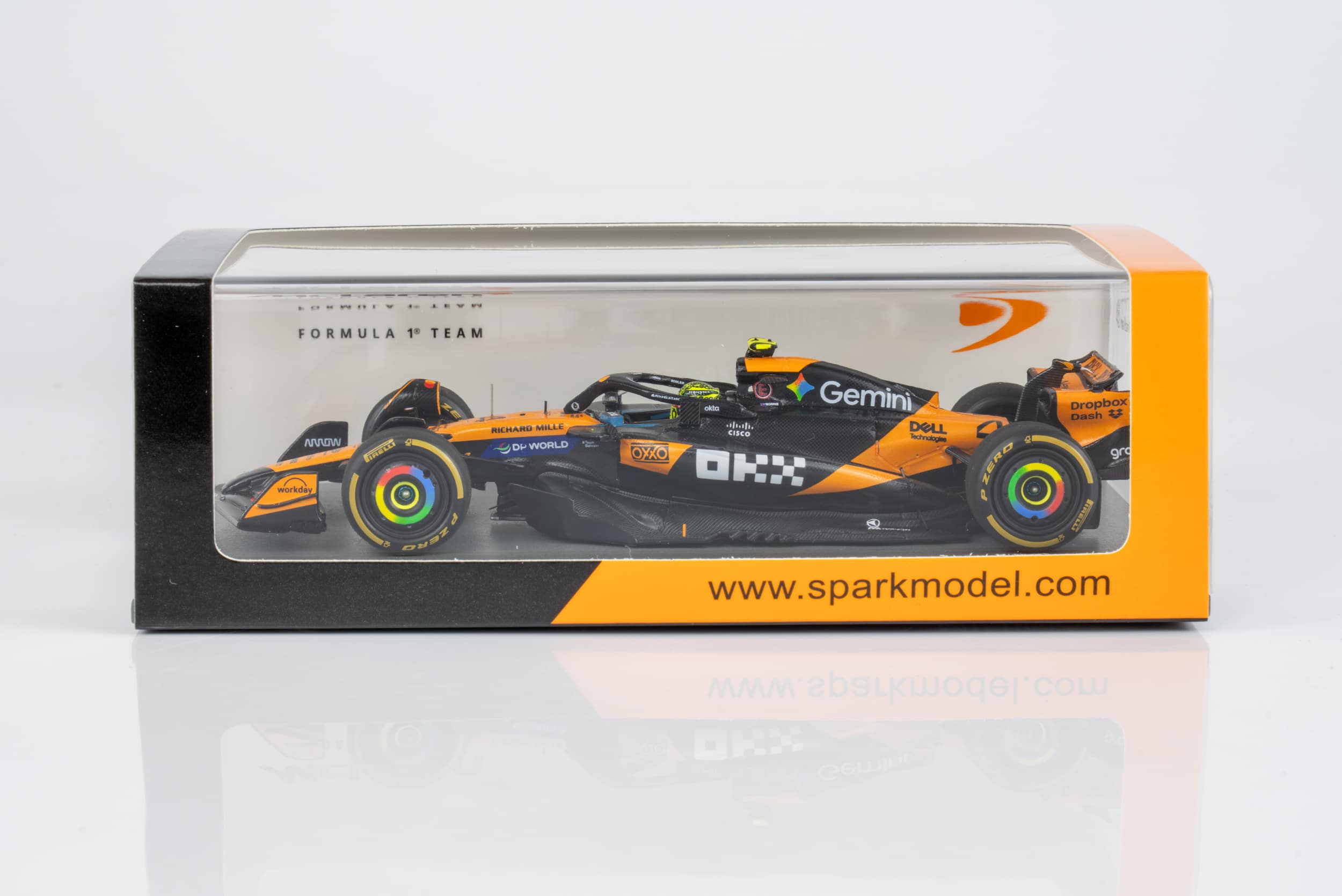 Spark 1:43 McLaren MCL39 No.4 Lando Norris Winner Brazilian GP 2025 (S9675) Resin Model with Pitboard 4 Spark 1:43 McLaren MCL39 No.4 Lando Norris Winner Brazilian GP 2025 (S9675) Resin Model with Pitboard - Image 4