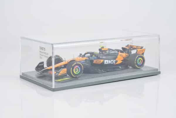 Spark 1:43 McLaren MCL39 No.4 Lando Norris Winner Brazilian GP 2025 (S9675) Resin Model with Pitboard 6 Spark 1:43 McLaren MCL39 No.4 Lando Norris Winner Brazilian GP 2025 (S9675) Resin Model with Pitboard