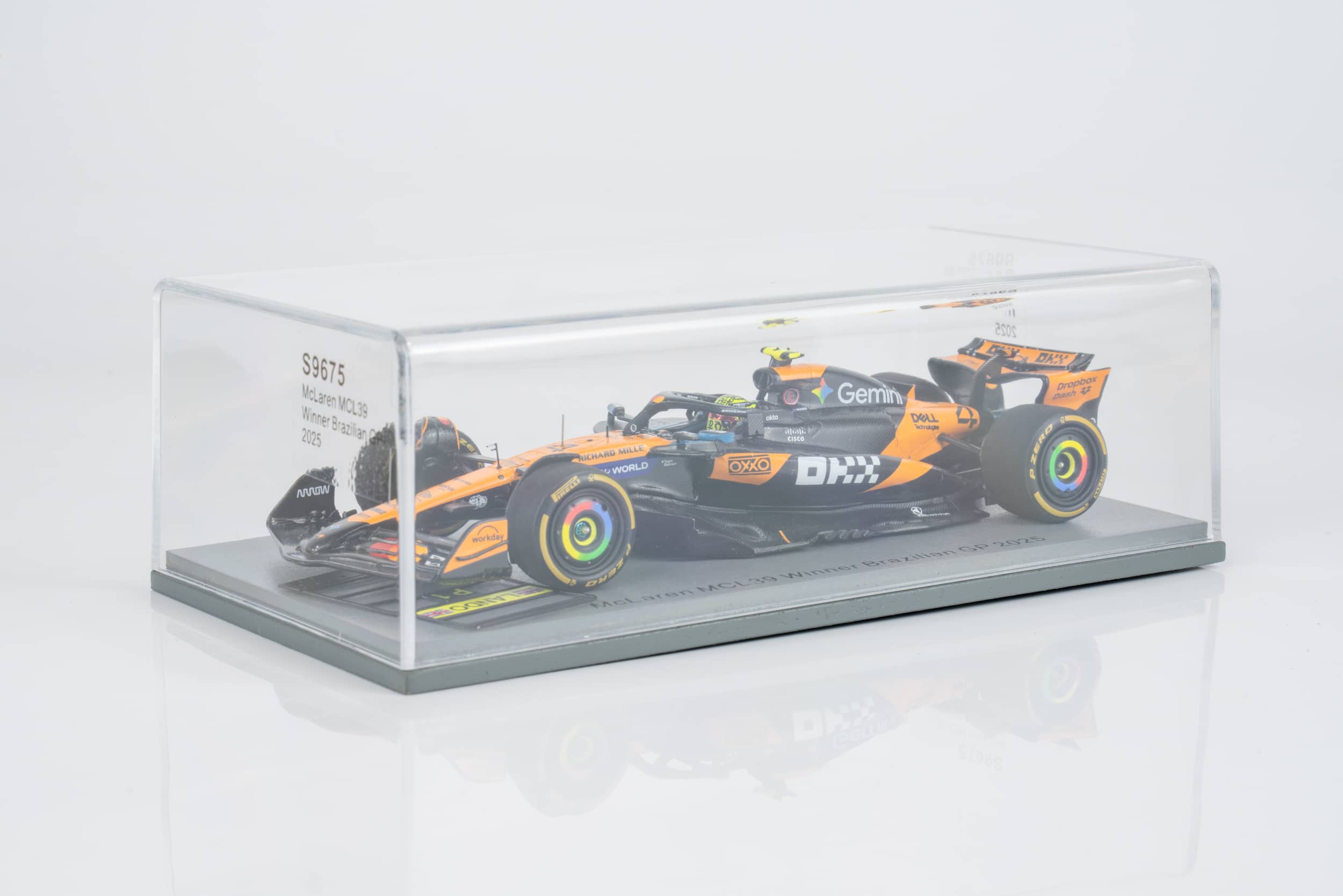 Spark 1:43 McLaren MCL39 No.4 Lando Norris Winner Brazilian GP 2025 (S9675) Resin Model with Pitboard 3 Spark 1:43 McLaren MCL39 No.4 Lando Norris Winner Brazilian GP 2025 (S9675) Resin Model with Pitboard - Image 3